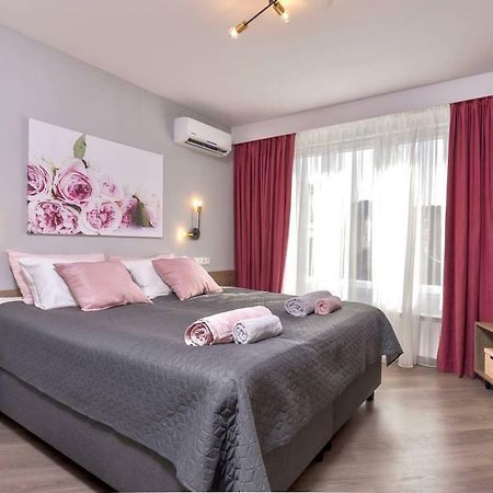Rose One Bedroom Designer Apartment In City Centre By Flat Mаnager Sofia Ngoại thất bức ảnh