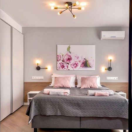 Rose One Bedroom Designer Apartment In City Centre By Flat Mаnager Sofia Ngoại thất bức ảnh