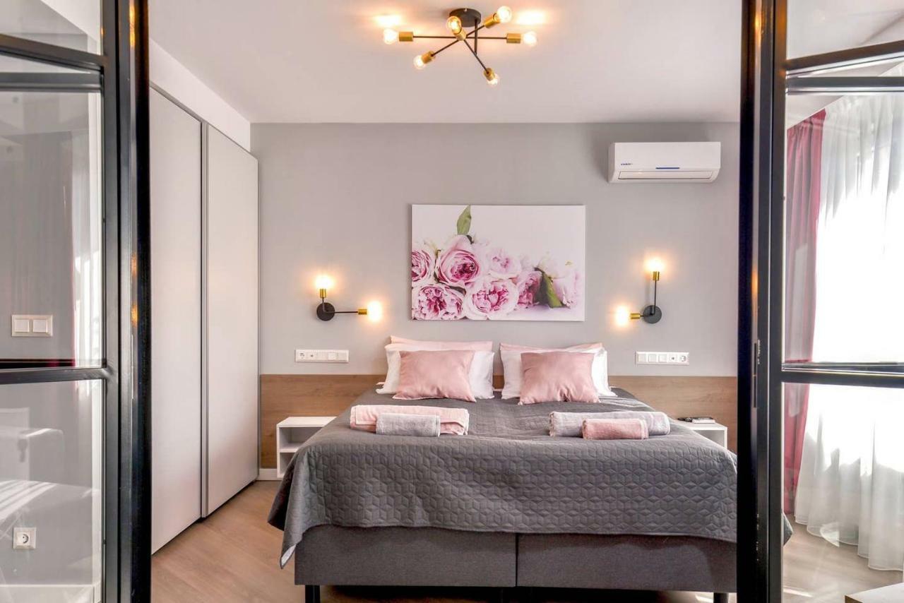 Rose One Bedroom Designer Apartment In City Centre By Flat Mаnager Sofia Ngoại thất bức ảnh