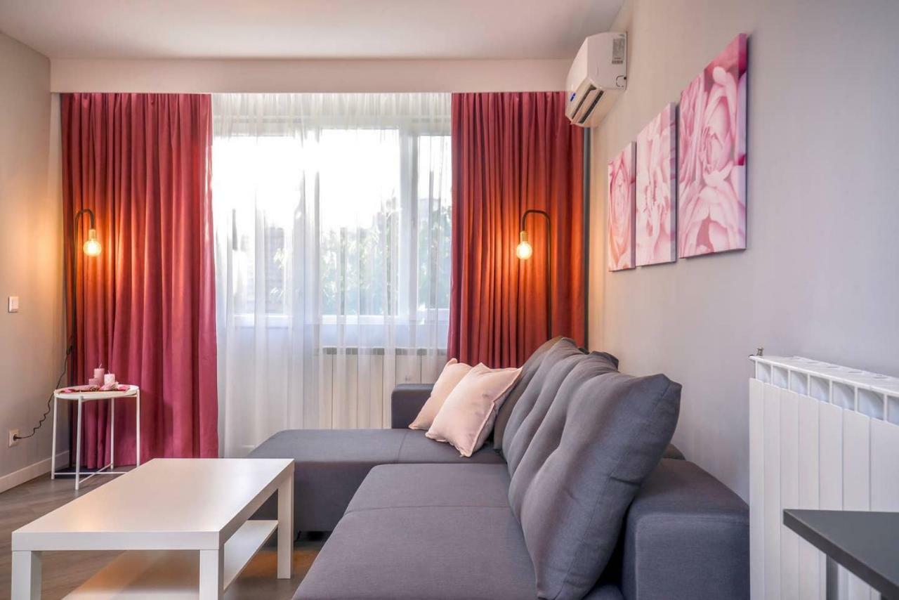 Rose One Bedroom Designer Apartment In City Centre By Flat Mаnager Sofia Ngoại thất bức ảnh