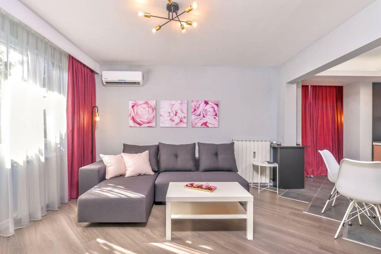 Rose One Bedroom Designer Apartment In City Centre By Flat Mаnager Sofia Ngoại thất bức ảnh