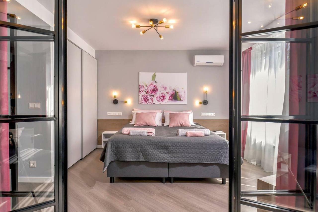 Rose One Bedroom Designer Apartment In City Centre By Flat Mаnager Sofia Ngoại thất bức ảnh